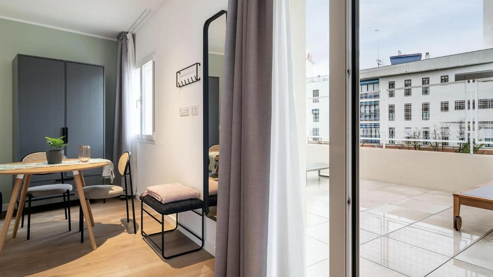 Apartment Limehome Sevilla Ronda De Capuchinos Spain